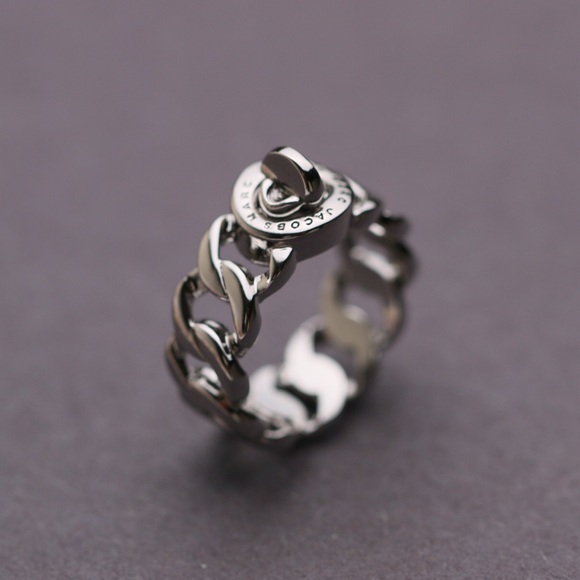Marc Jacobs Silver Katie Turnlock Chain Ring size 7 - Picture 6 of 7
